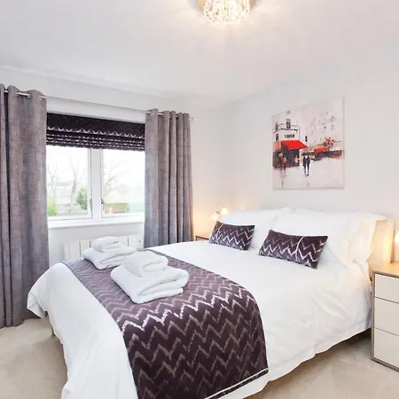 82 Postern Close Apartment *